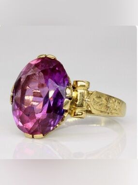 Vintage 9k Yellow Gold Ring with 9.80ct. Oval Synthetic Sapphire